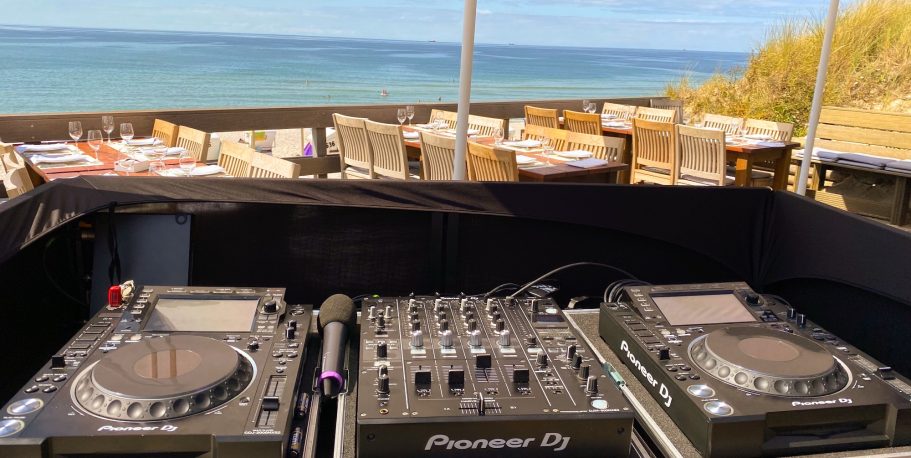 Pioneer DJ Setup Sansibar am Strand